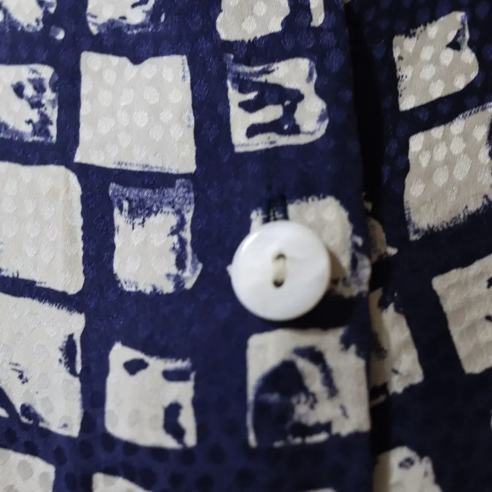 Maggy London Vintage Abstract Blue White Silk Blouse 14 Runs Small Short Sleeve
